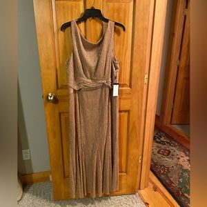 Adrianna Papell Rose Gold metallic long dress New with tags